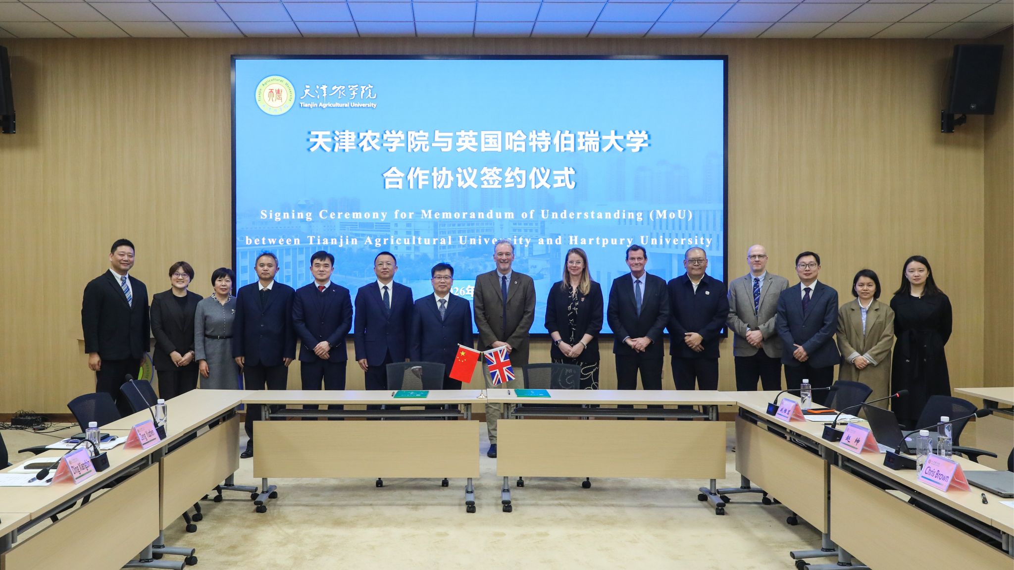 英国哈特伯瑞大学校长一行访问我校