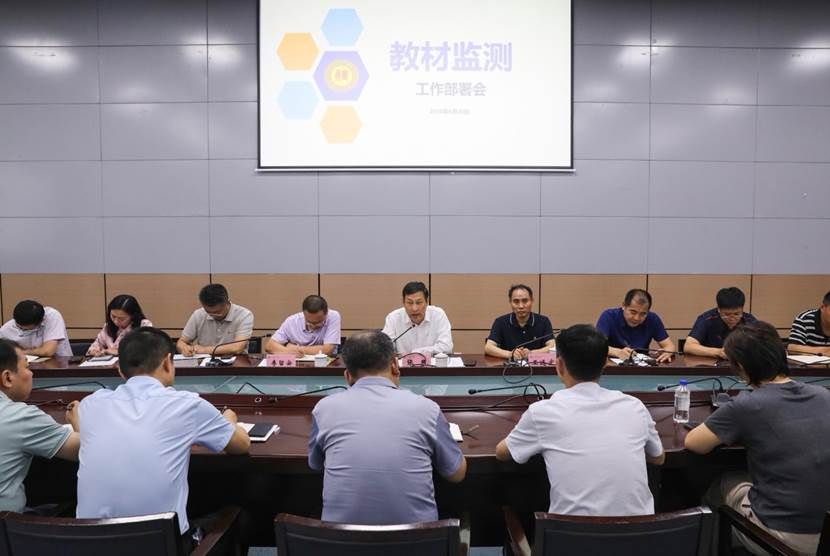 一群人在开会 AI 生成的内容可能不正确。 一群人在开会 AI 生成的内容可能不正确。